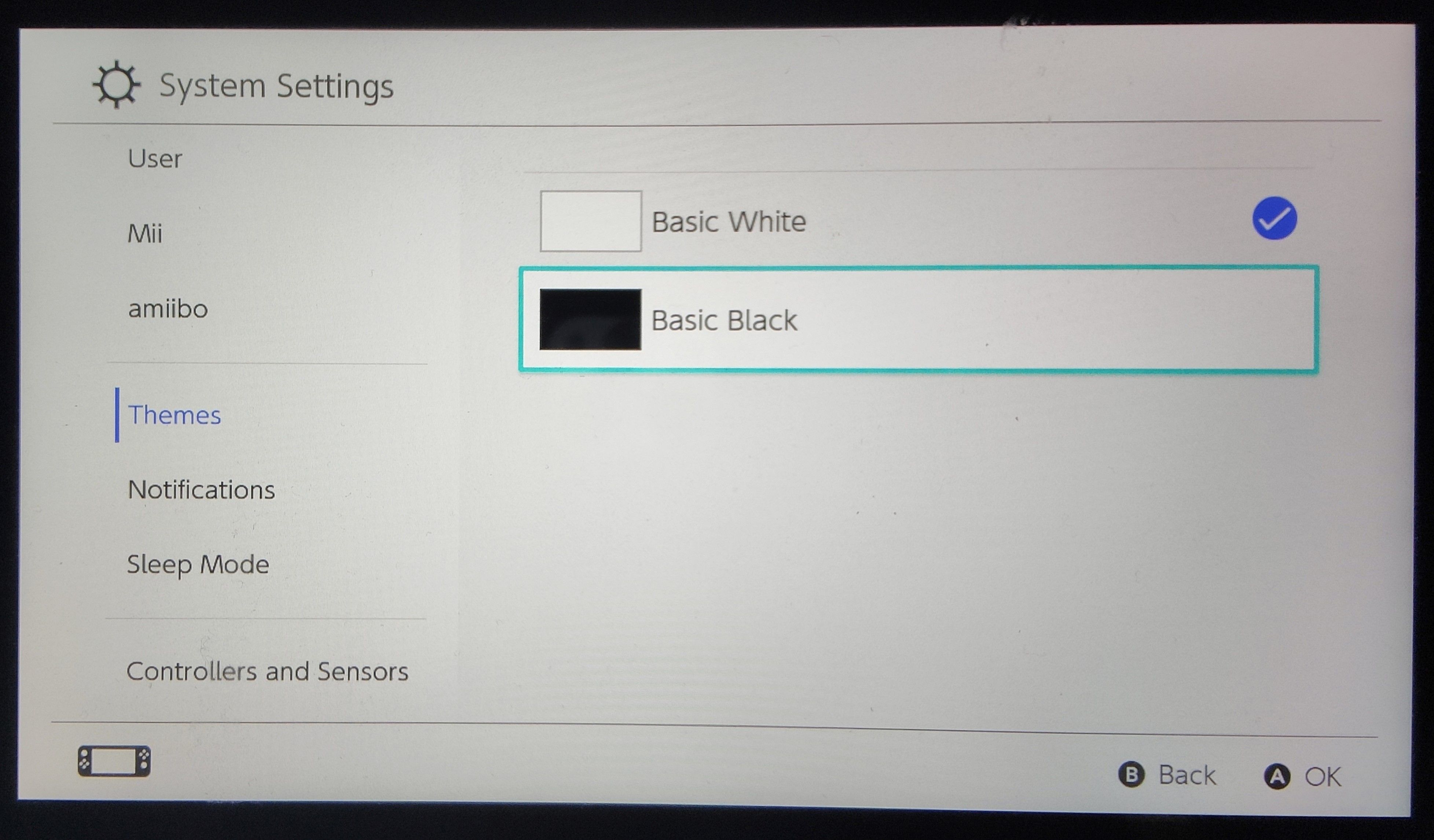 A photo of the Nintendo Switch Theme options with Basic Black highlighted